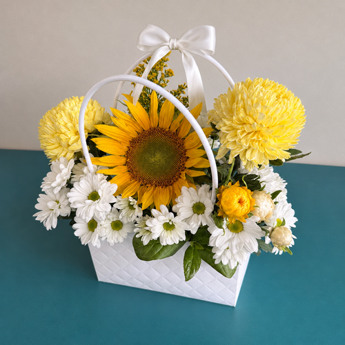 Square recreation of the white flower bag